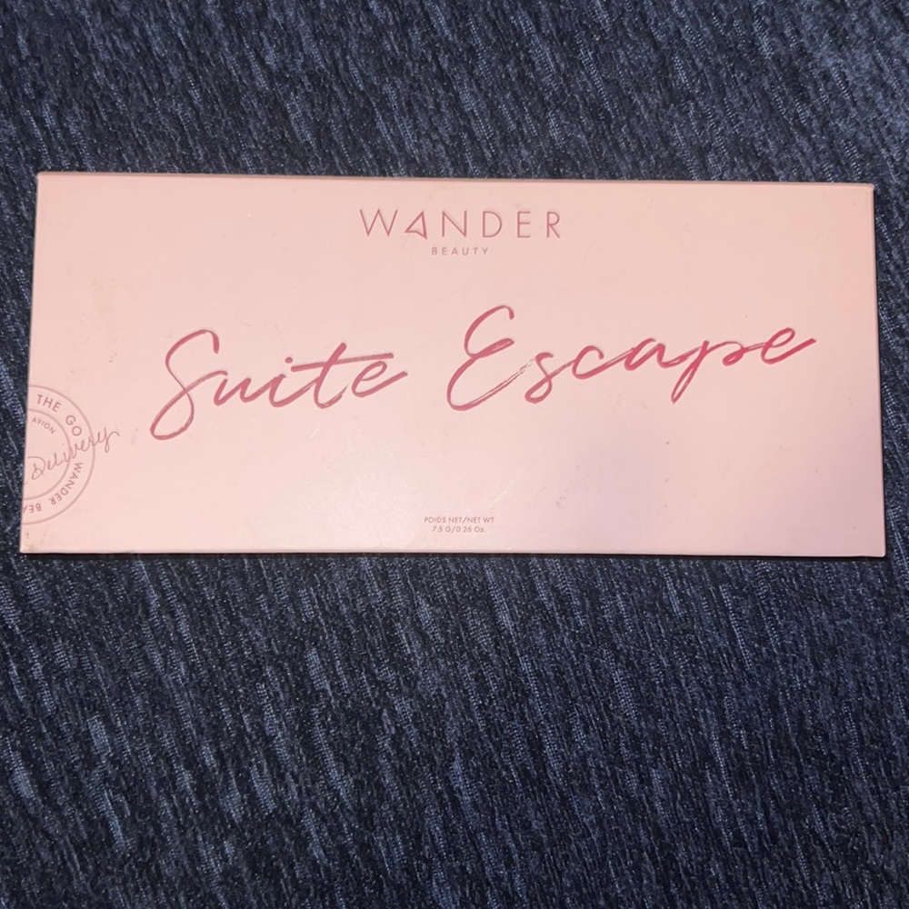 Wander Beauty- Suite Escape eyeshadow palette. Brand New.